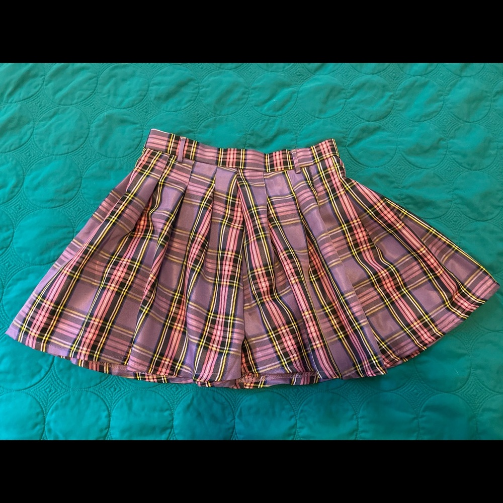 Super cute plaid pleated skirt